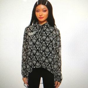 Her universe haunted mansion hi-low woven button up
